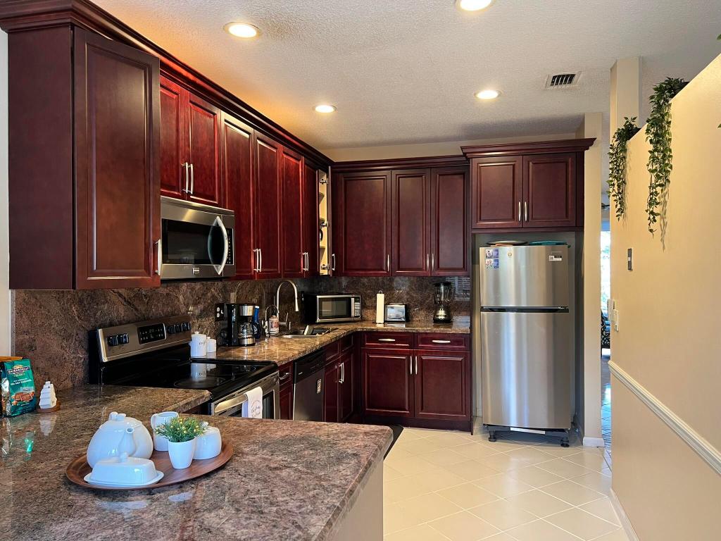 PLUM AT BOCA POINTE CONDOS ONE THRU 15 FILED IN OR - Residential Lease