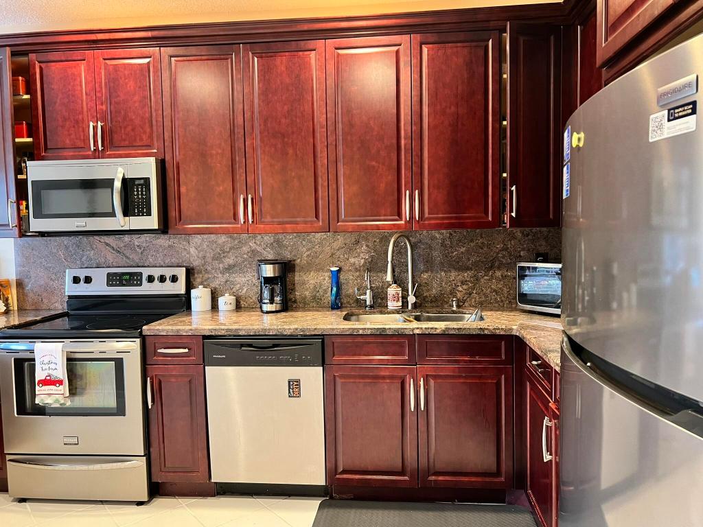 PLUM AT BOCA POINTE CONDOS ONE THRU 15 FILED IN OR - Residential Lease