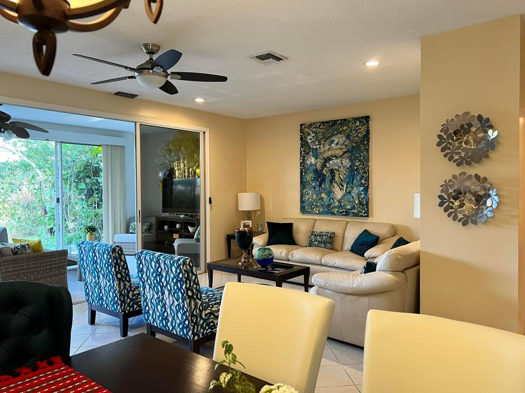 PLUM AT BOCA POINTE CONDOS ONE THRU 15 FILED IN OR - Residential Lease