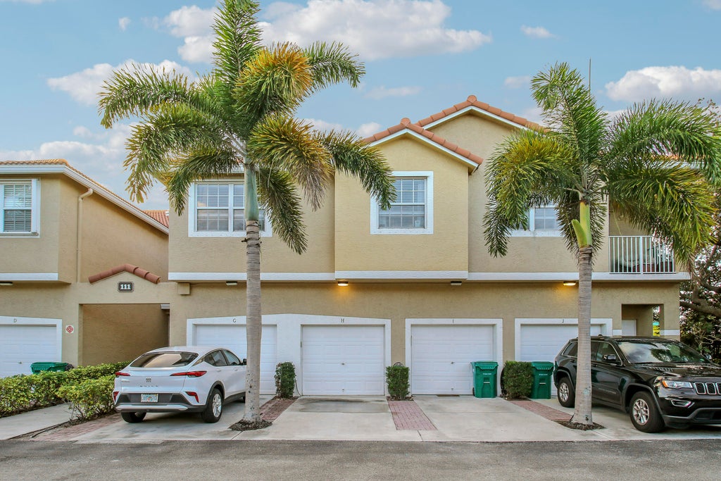 Photo of 111 LIGHTHOUSE Circle #H, Tequesta, FL 33469 (MLS # B26092096)