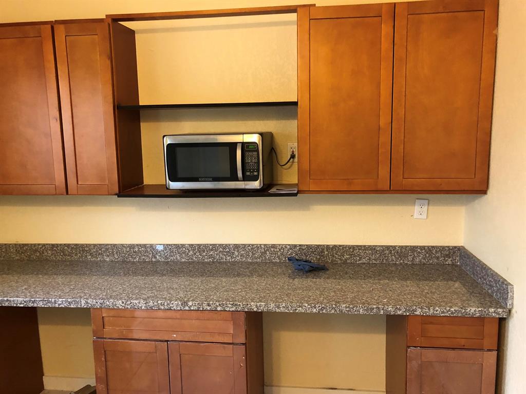 HIGHLAND MANOR SEC 3 - Residential Lease