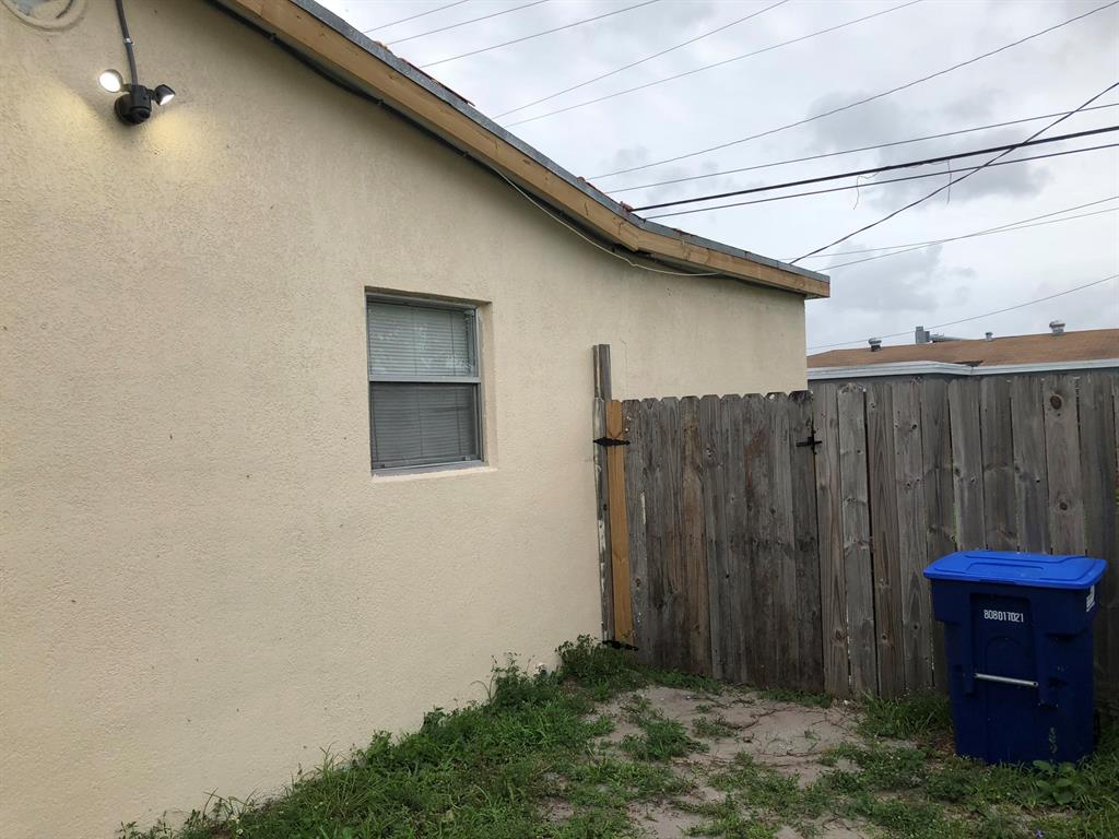 HIGHLAND MANOR SEC 3 - Residential Lease