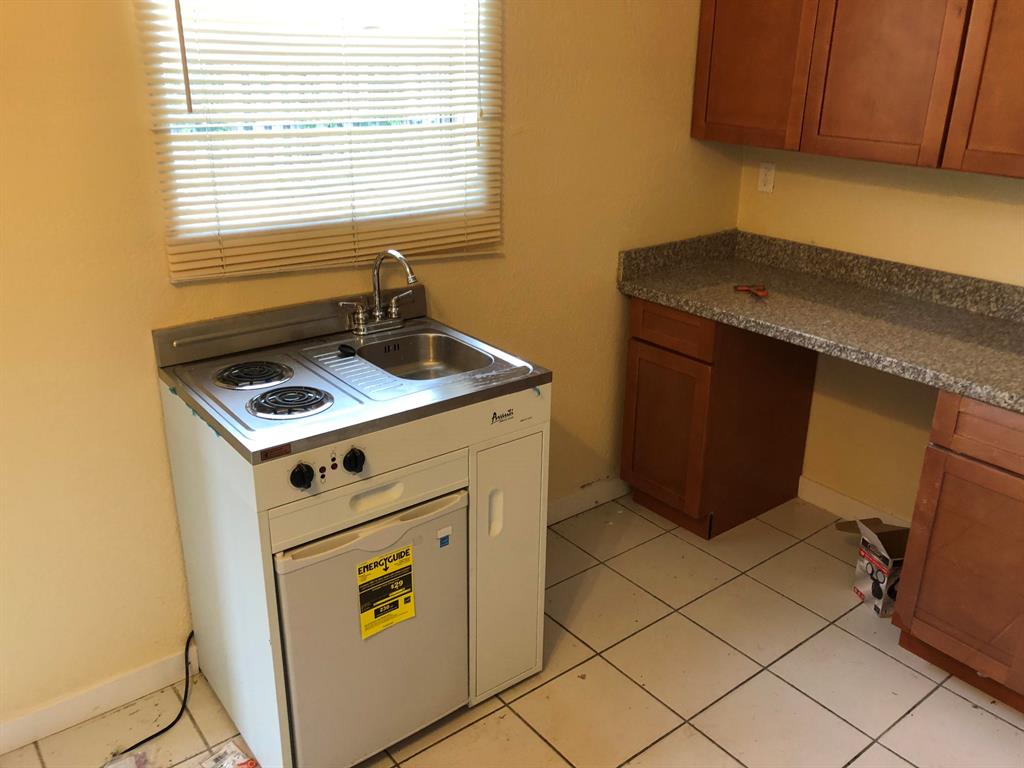 HIGHLAND MANOR SEC 3 - Residential Lease