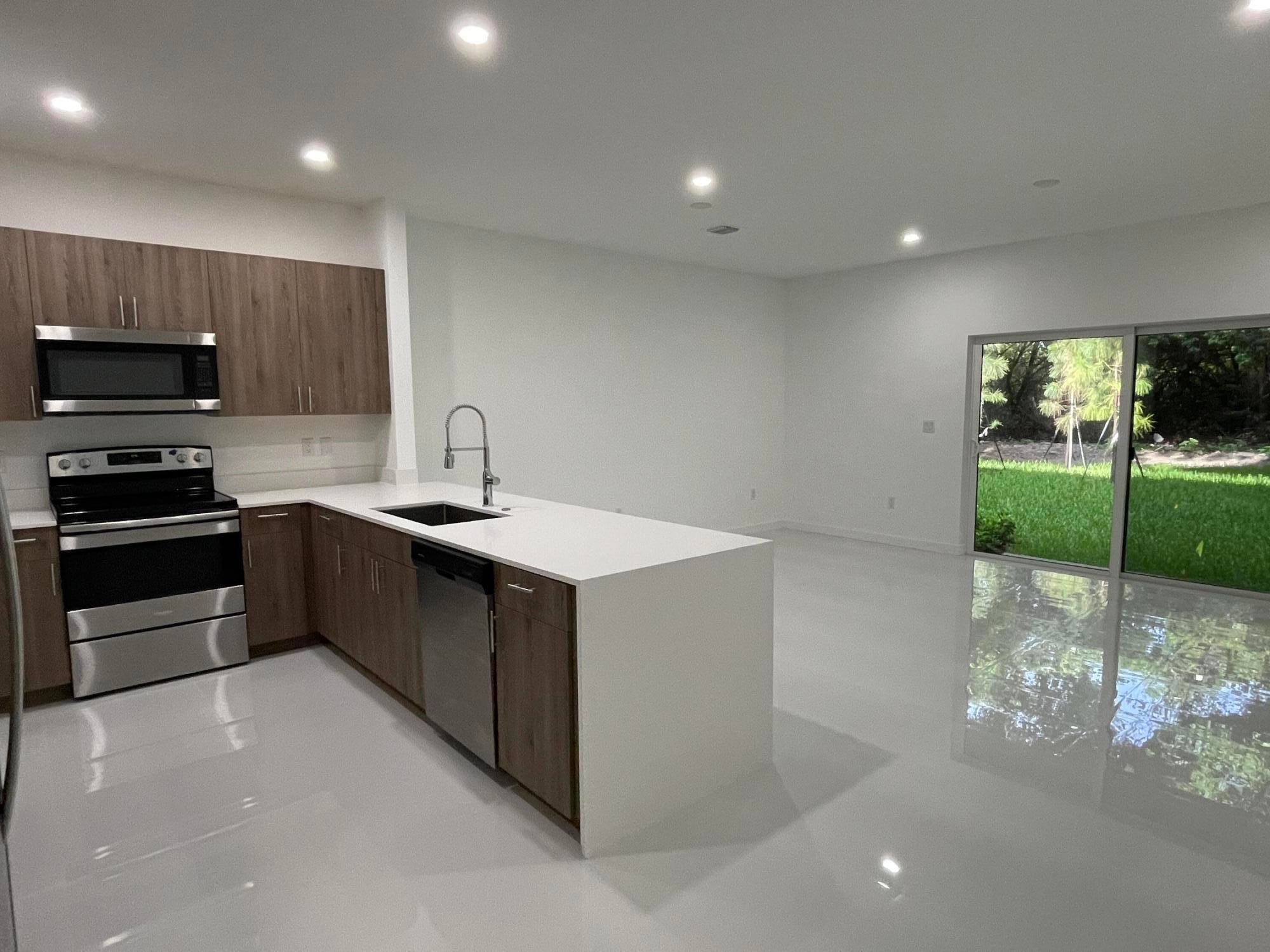 1350 CRYSTAL Way 107