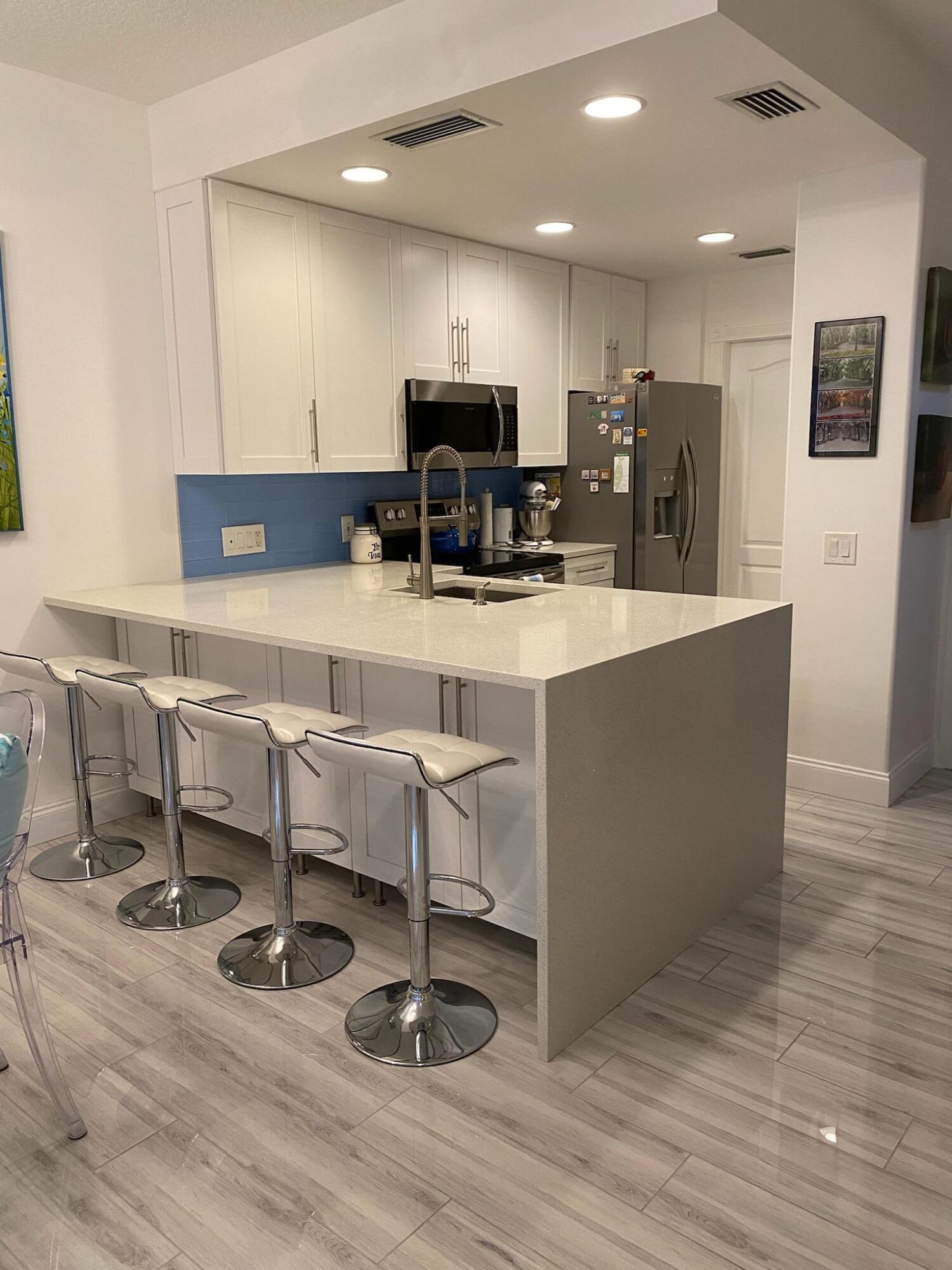 RIVERWALK 6 - Residential