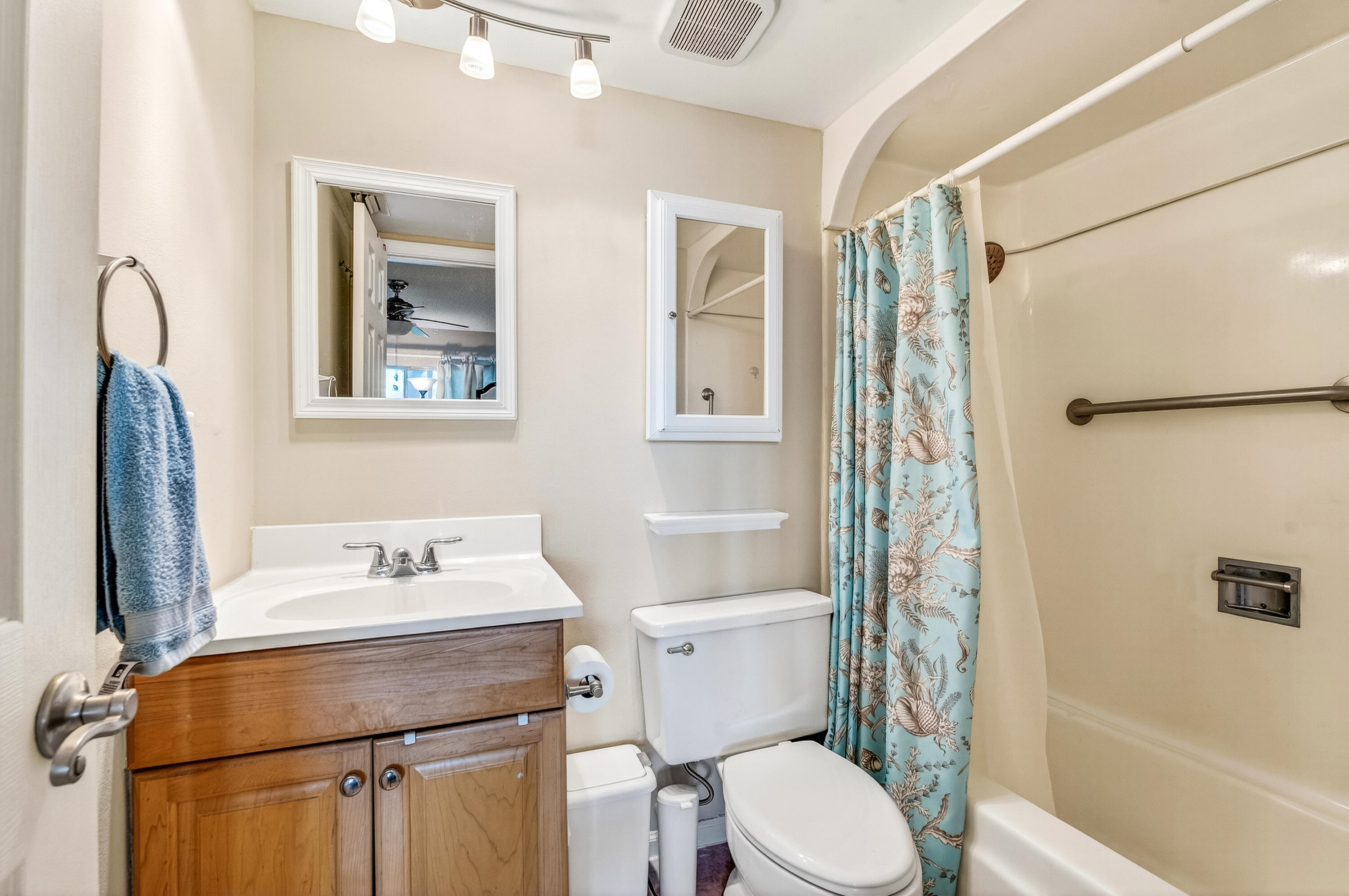 PINETREE VILLAGE - Residential