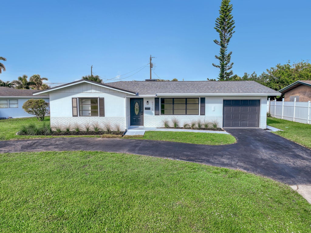 Photo of 9715 Dahlia Avenue, Palm Beach Gardens, FL 33410 (MLS # B26048057)