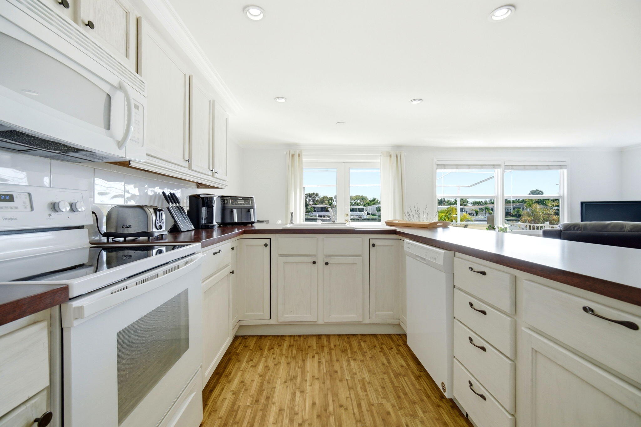 RAVENSWOOD ESTATES & MARINAS - Residential