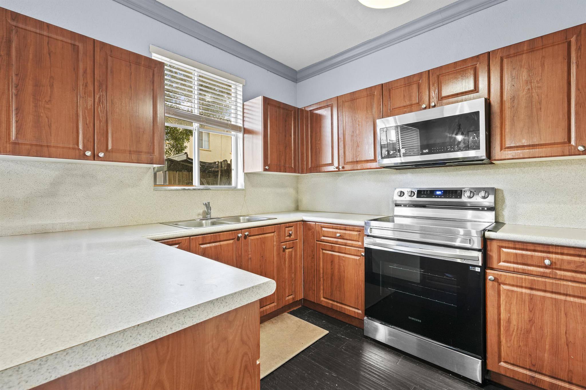 SHOMA VILLAS I AT COUNTRY - Residential