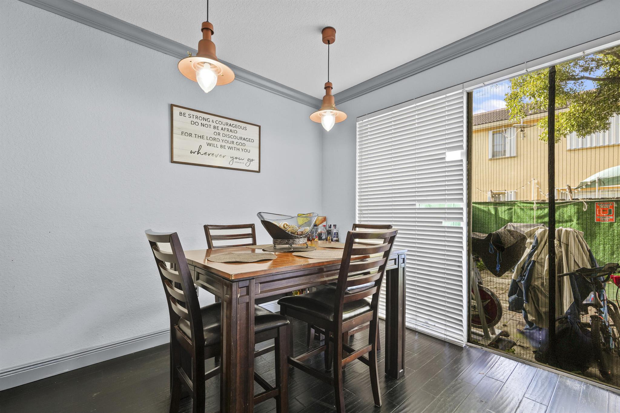 SHOMA VILLAS I AT COUNTRY - Residential