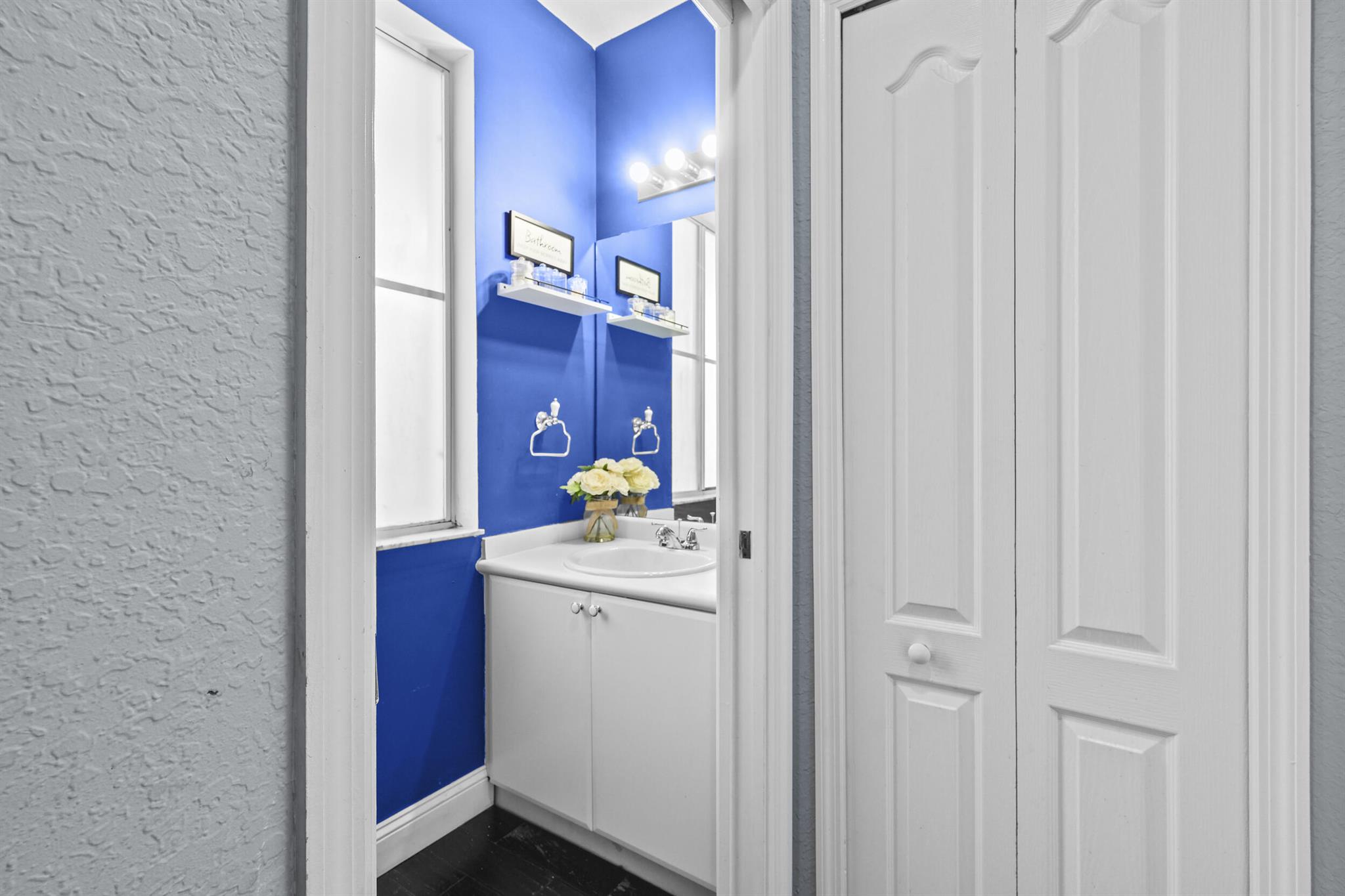 SHOMA VILLAS I AT COUNTRY - Residential