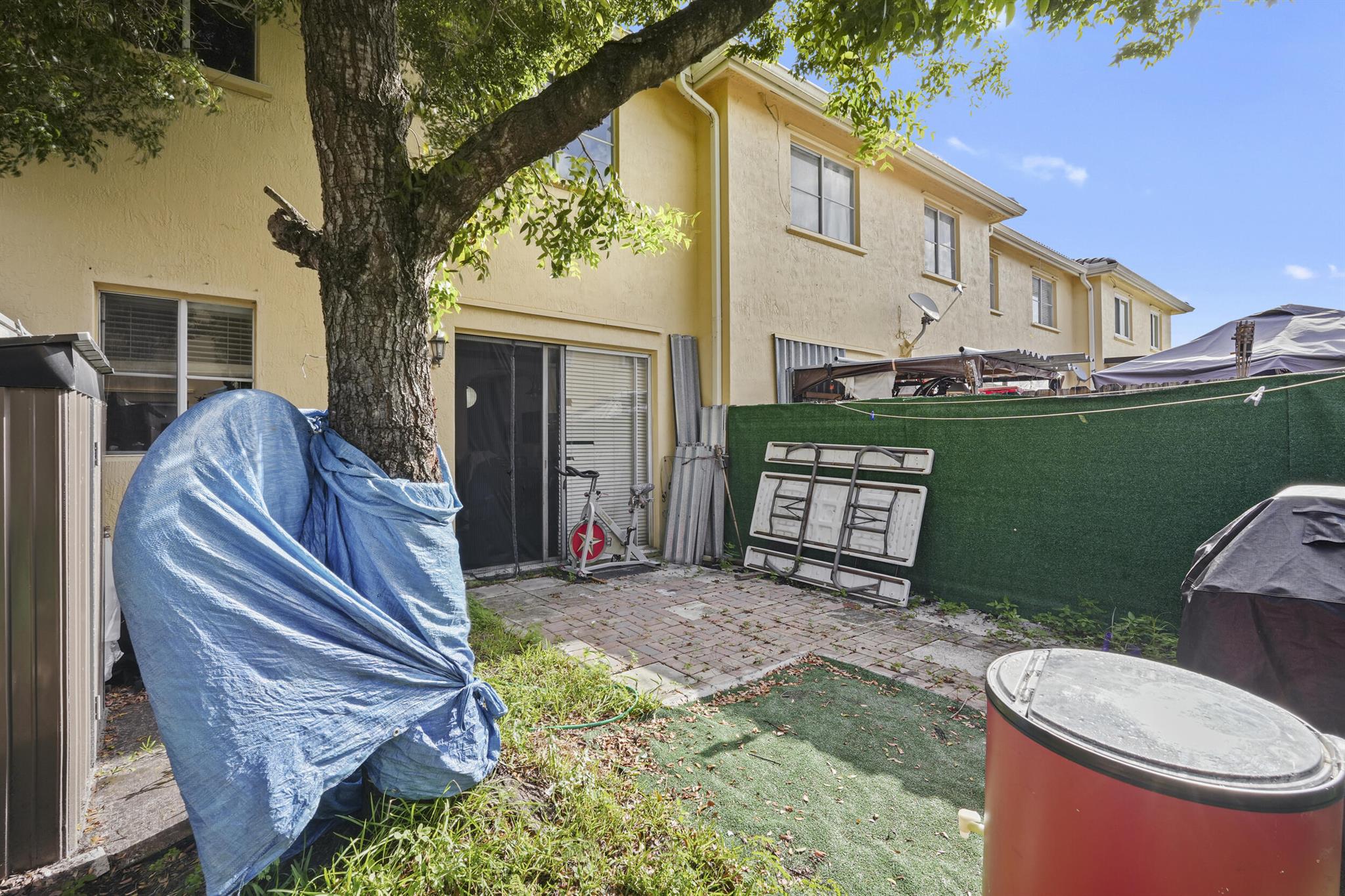 SHOMA VILLAS I AT COUNTRY - Residential