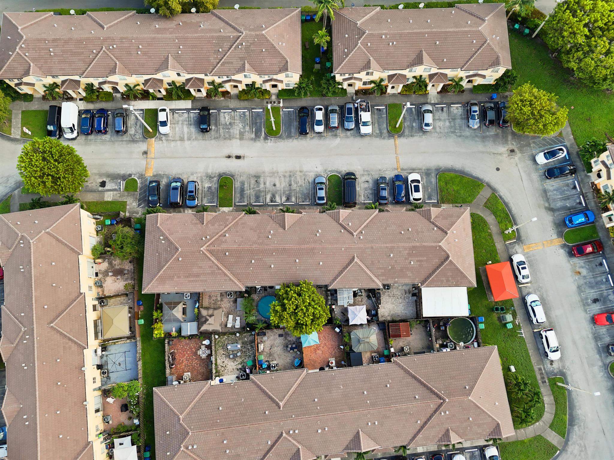 SHOMA VILLAS I AT COUNTRY - Residential