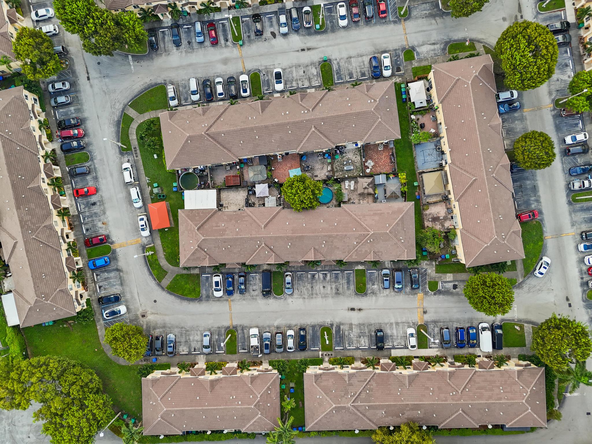 SHOMA VILLAS I AT COUNTRY - Residential