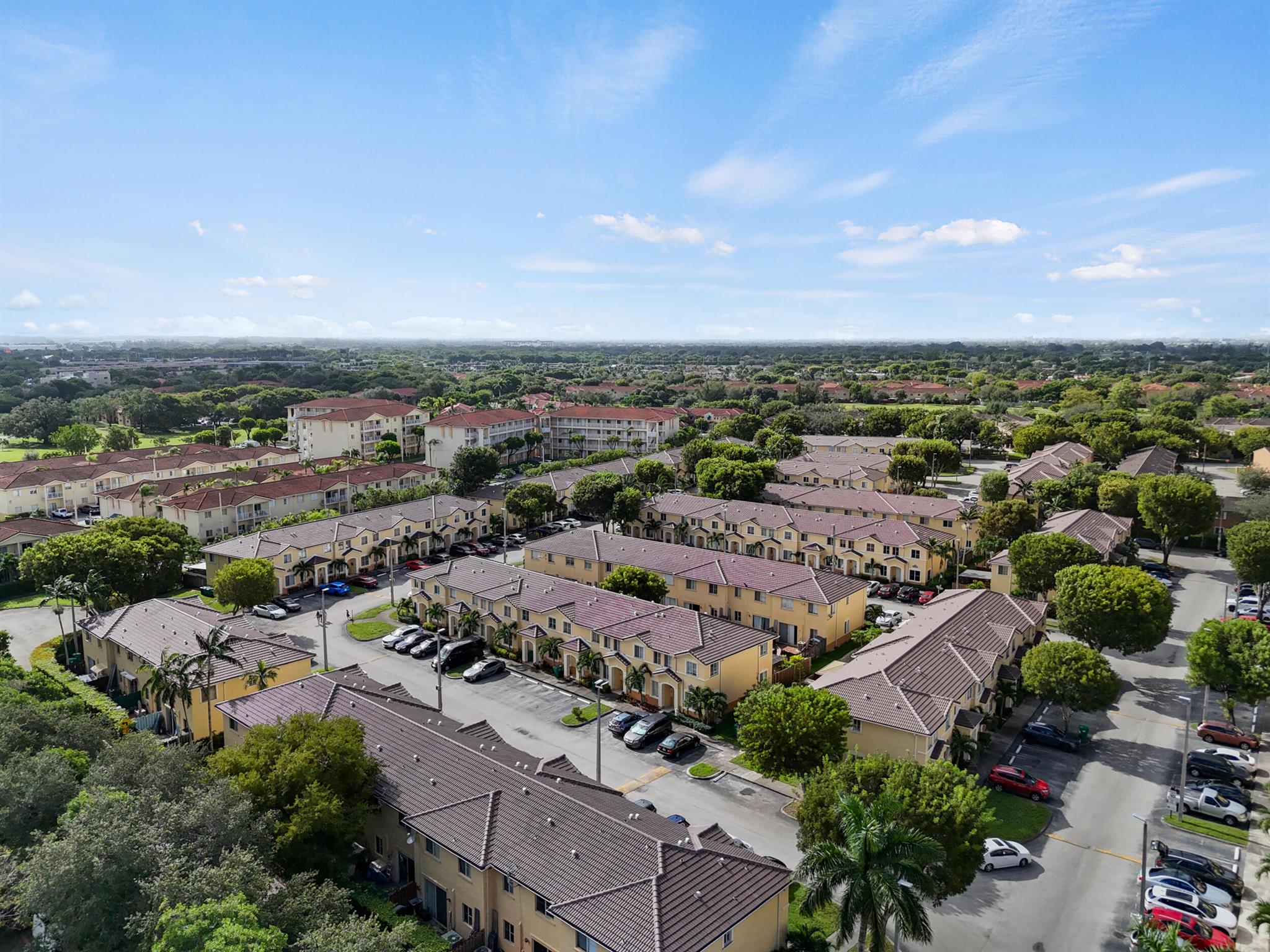 SHOMA VILLAS I AT COUNTRY - Residential