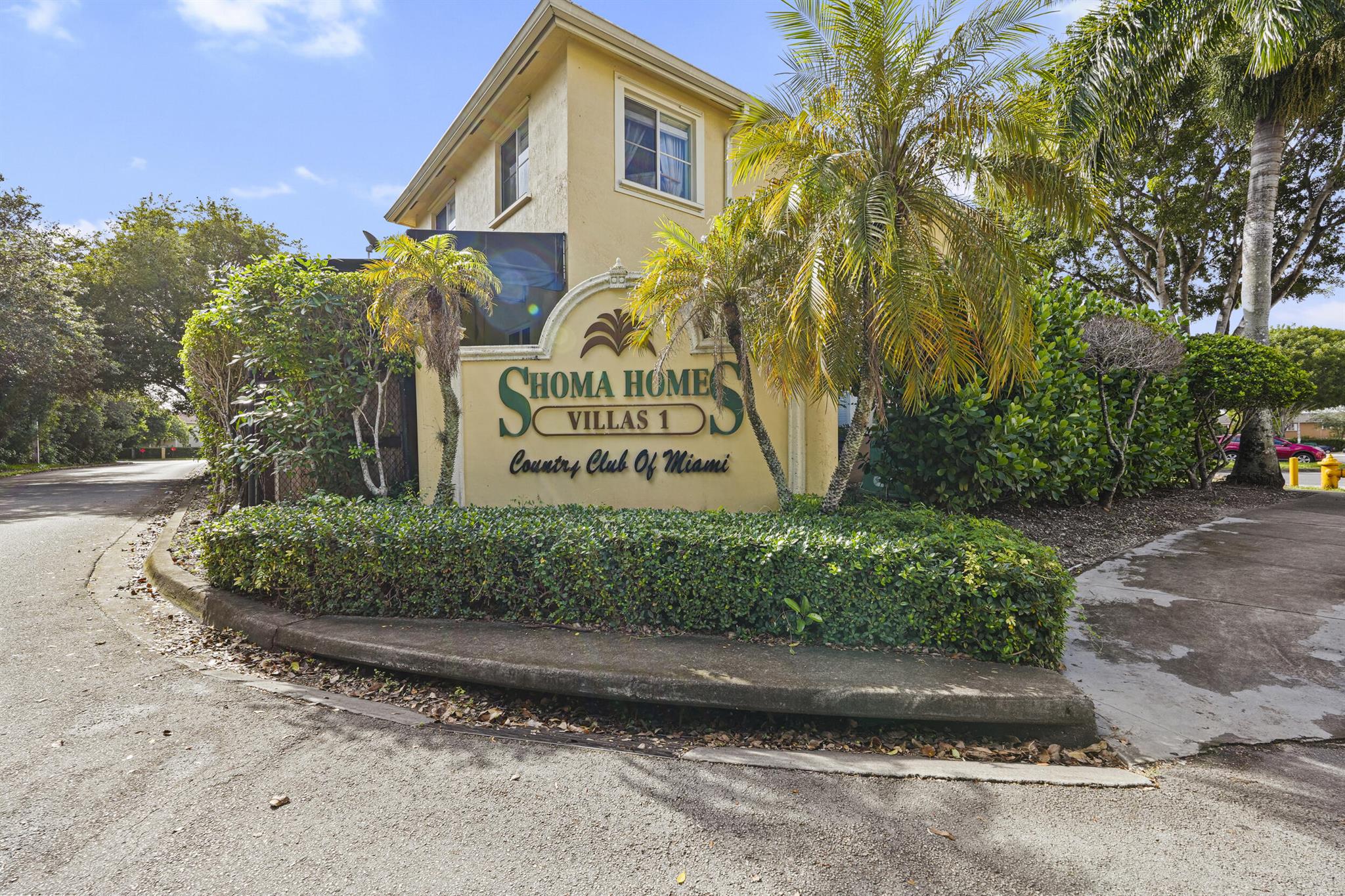 SHOMA VILLAS I AT COUNTRY - Residential