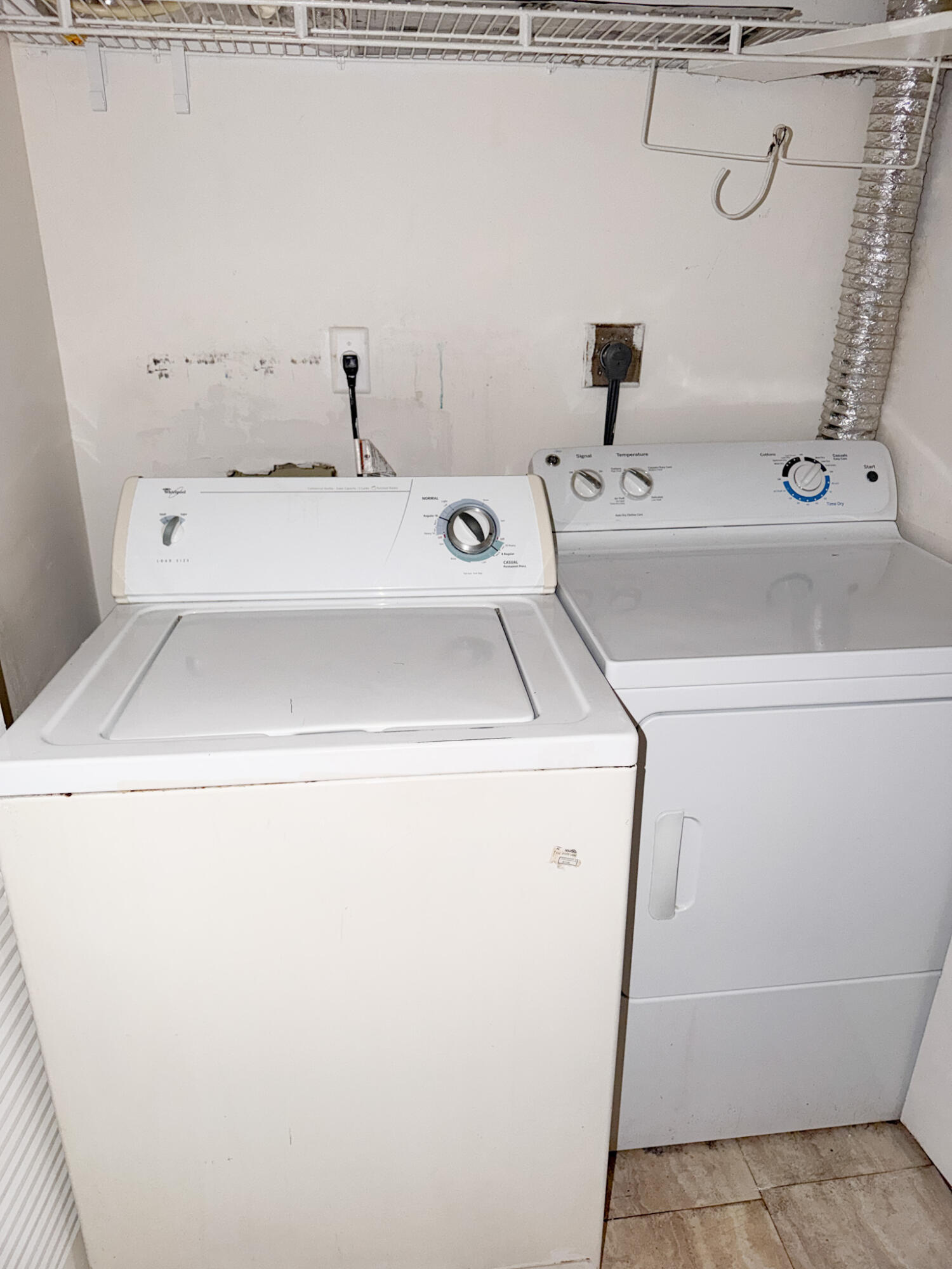 LAKEWOOD AT EMERALD HILLS CONDO - Residential Lease