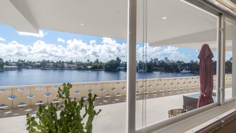Tiny photo for 333 SUNSET Drive #104, Fort Lauderdale, FL 33301 (MLS # B26089103)
