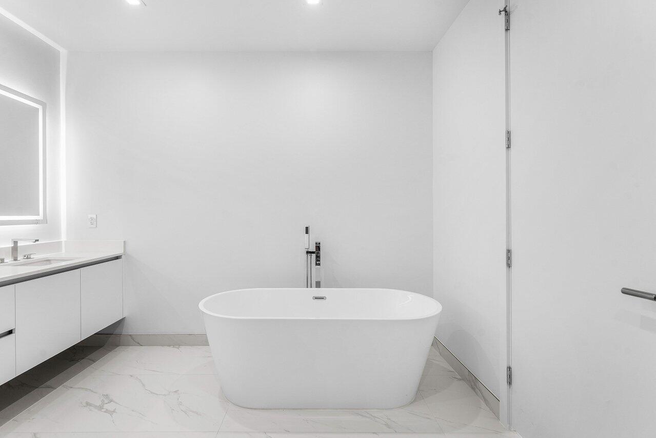 NAUTILUS 220 CONDO - Residential