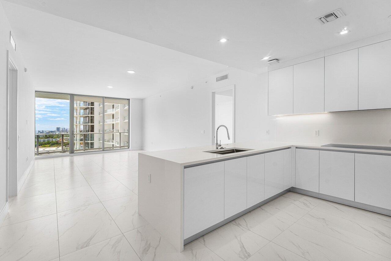 220 Lake Shore Drive 1415