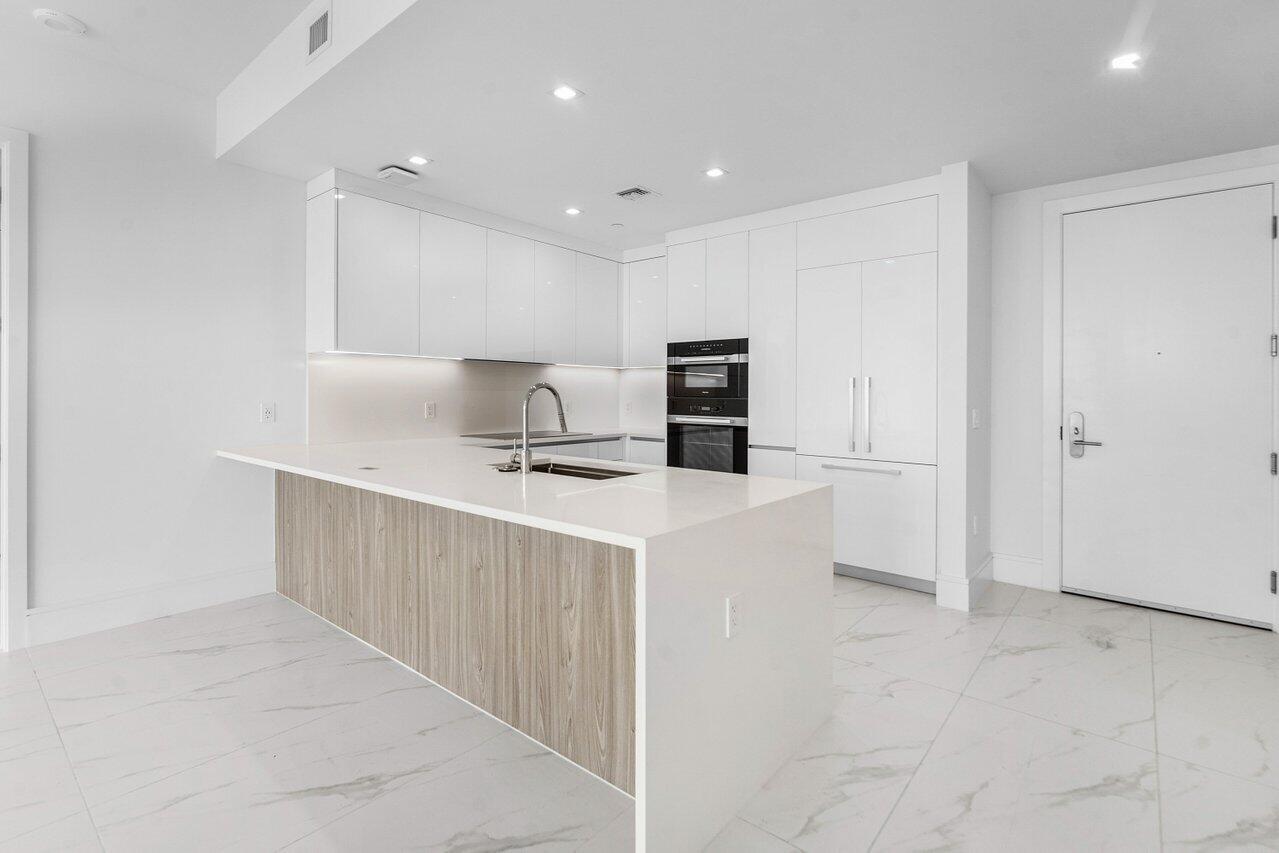 NAUTILUS 220 CONDO - Residential