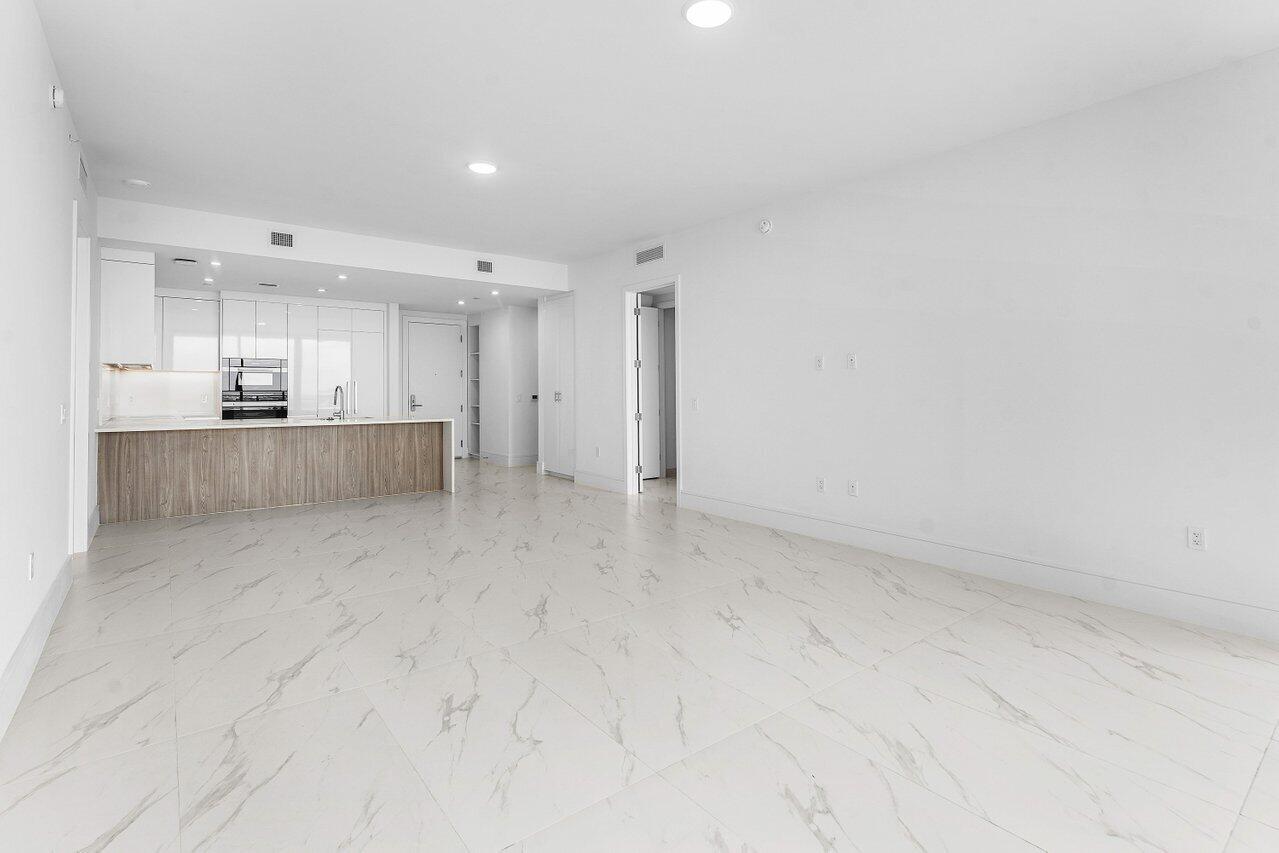 NAUTILUS 220 CONDO - Residential