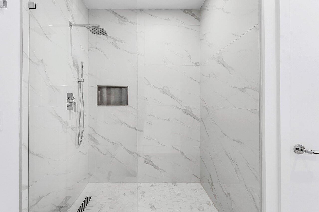 NAUTILUS 220 CONDO - Residential