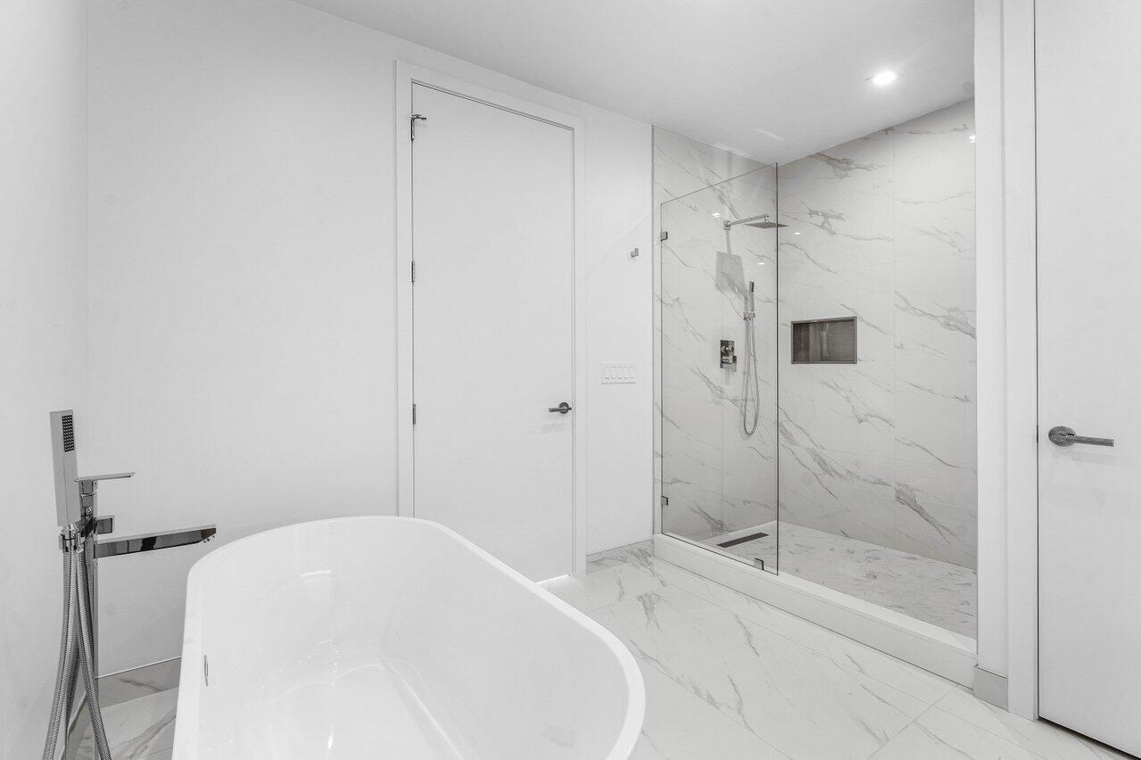 NAUTILUS 220 CONDO - Residential