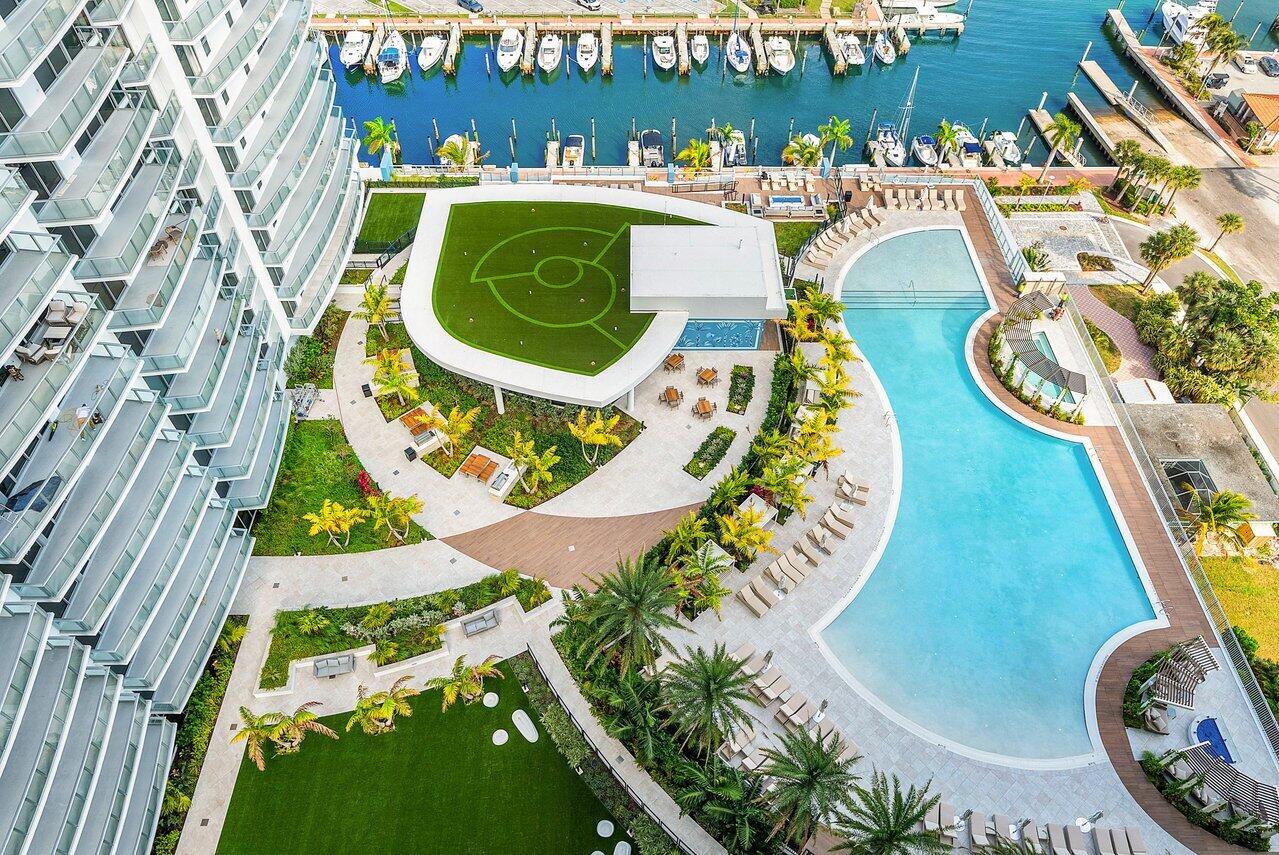 NAUTILUS 220 CONDO - Residential