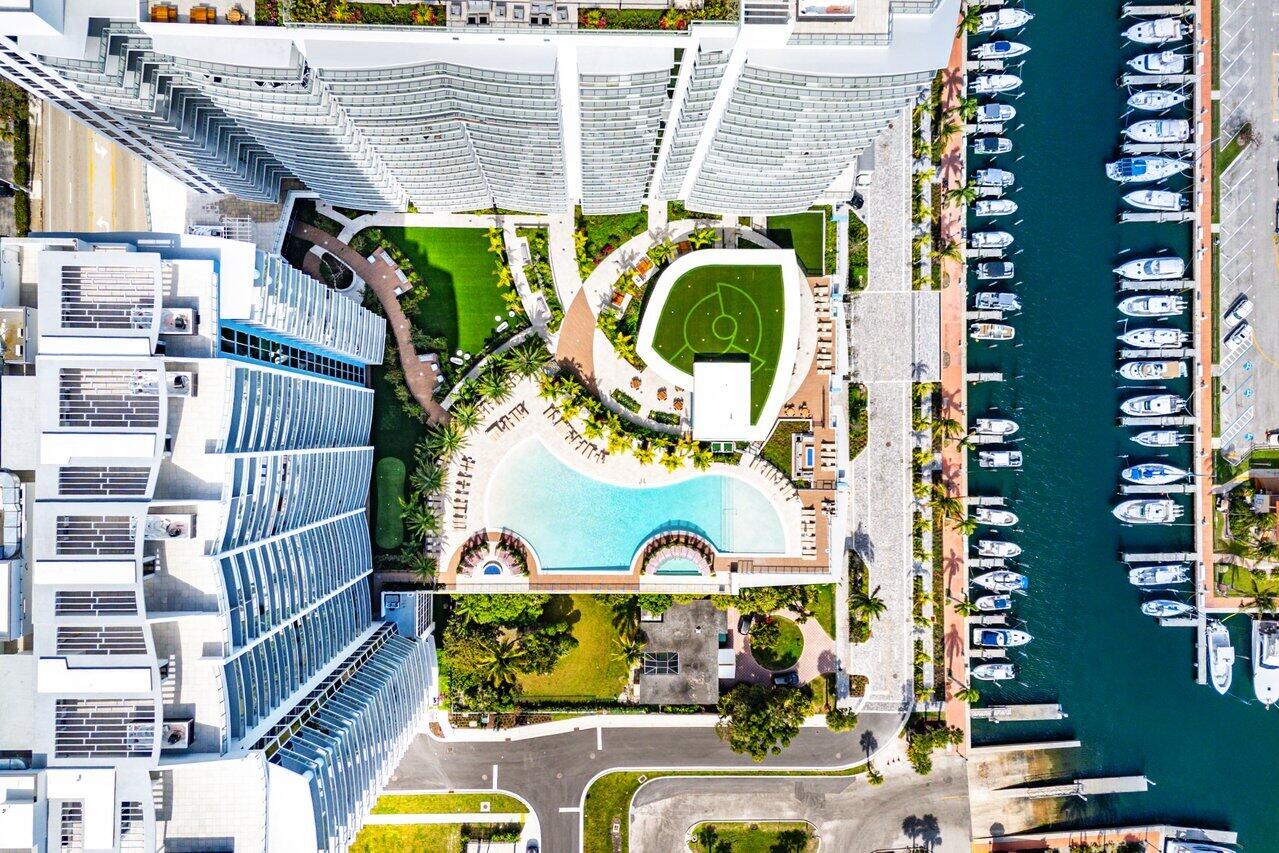 NAUTILUS 220 CONDO - Residential