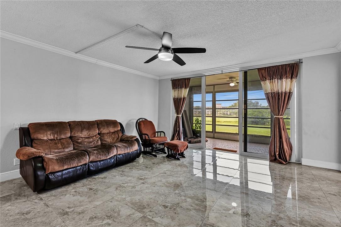 No 18 Palm-Aire Country C - Residential Lease