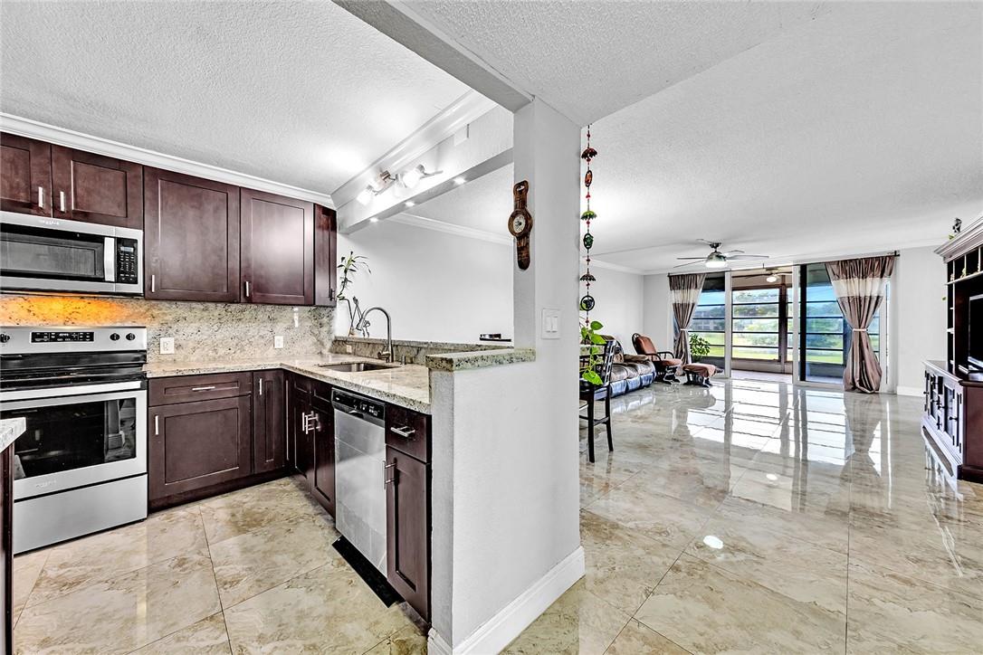 No 18 Palm-Aire Country C - Residential Lease