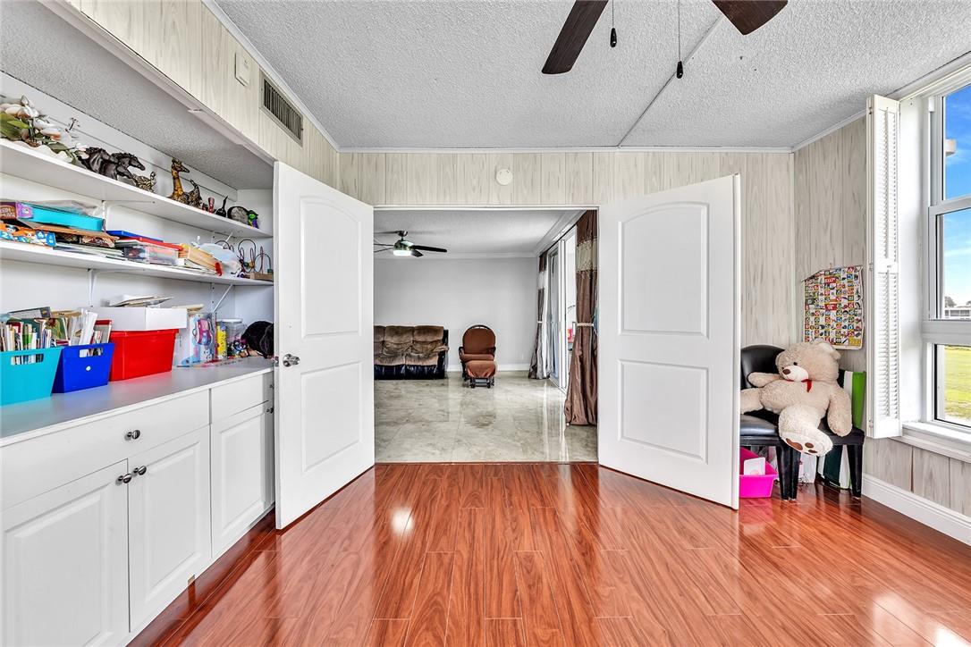 No 18 Palm-Aire Country C - Residential Lease