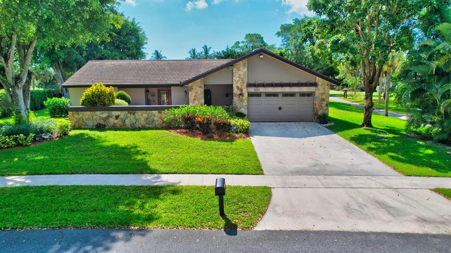 Frank Lloyd Wright inspired estate home in Sherwood Park. Magnificent golf course residence has T&G ceilings, a screened pool, remodeled kitchen, dining/ family room, office, laundry & 2 car garage.  Gourmet kitchen w/wood cabinets, granite countertops, & tile plank flooring. Kitchen has Bosh appliances w/ a Gas Range, coffee & wet bar.  Sunny Family room leads to pool & golf course.  Spacious master suite w/soaring T&G ceilings, sitting area which leads to pool. Cabana master bath w/dressing area, CA closets, two vanities and glass shower stall. Addl. beds w/lg CA closets. Guest bath has a designer vanity, shower & soaking tub combo. Laundry room w/Washer & Gas Dryer. Solar powered System w/ Telsa battery. Smart house.  No HOA! Close to area beaches, golf & Atlantic Ave