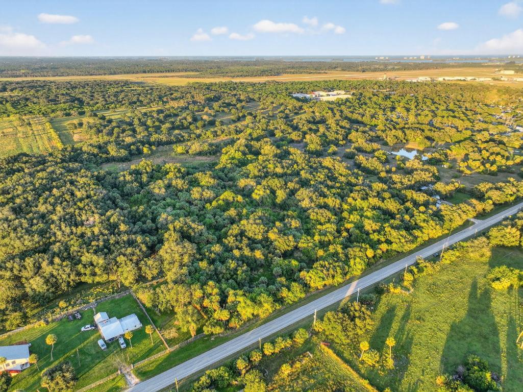 METES AND BOUNDS - Land