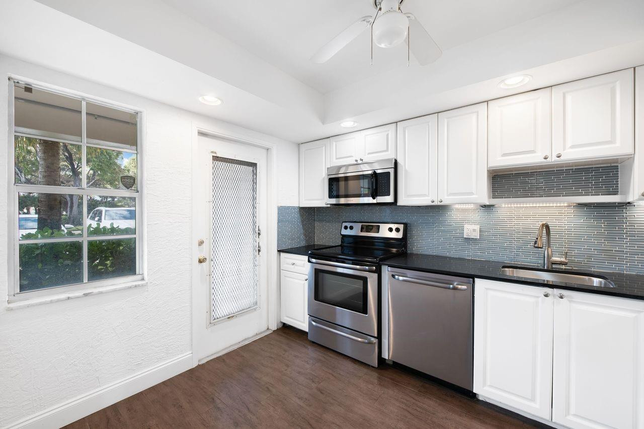 No 30 Palm-Aire Country C - Residential Lease