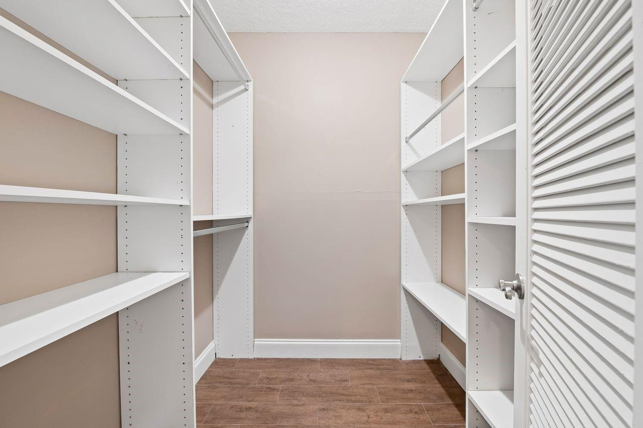 No 30 Palm-Aire Country C - Residential Lease