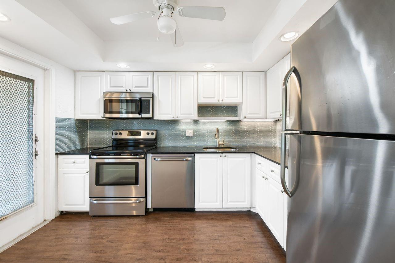 No 30 Palm-Aire Country C - Residential Lease