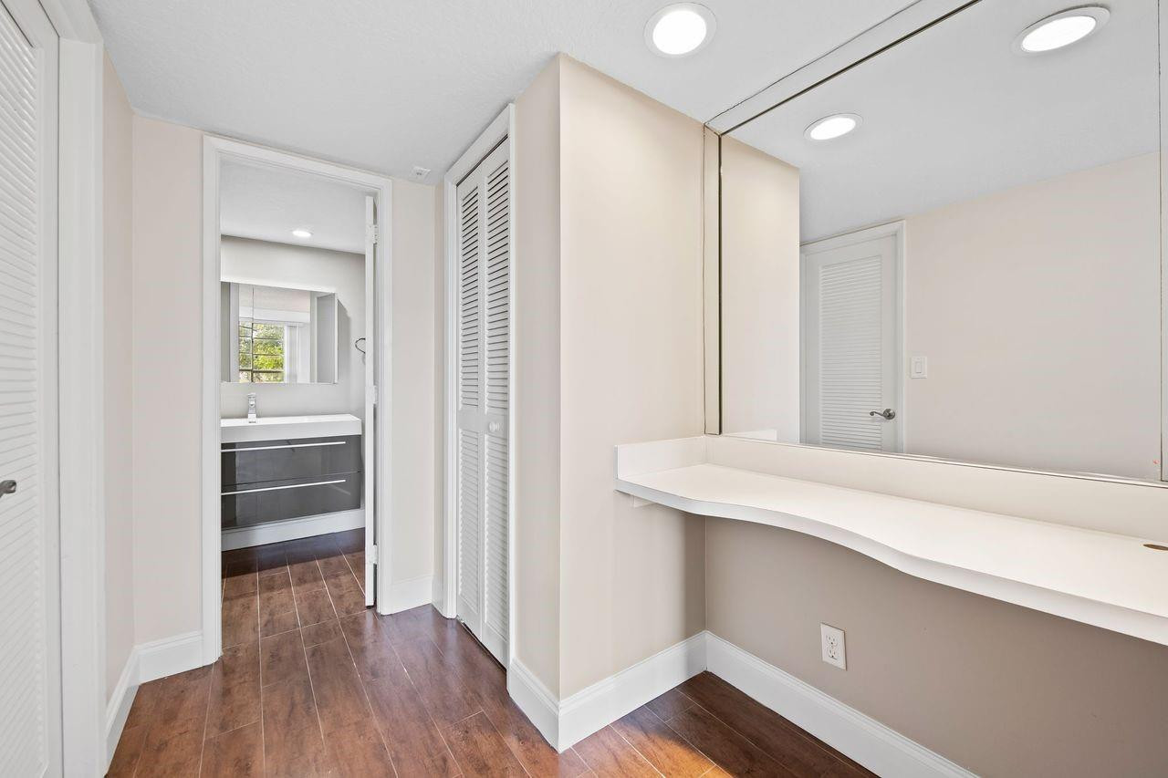 No 30 Palm-Aire Country C - Residential Lease