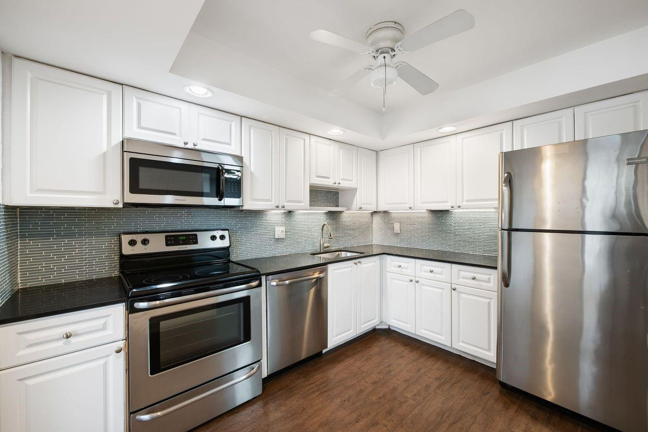 No 30 Palm-Aire Country C - Residential Lease