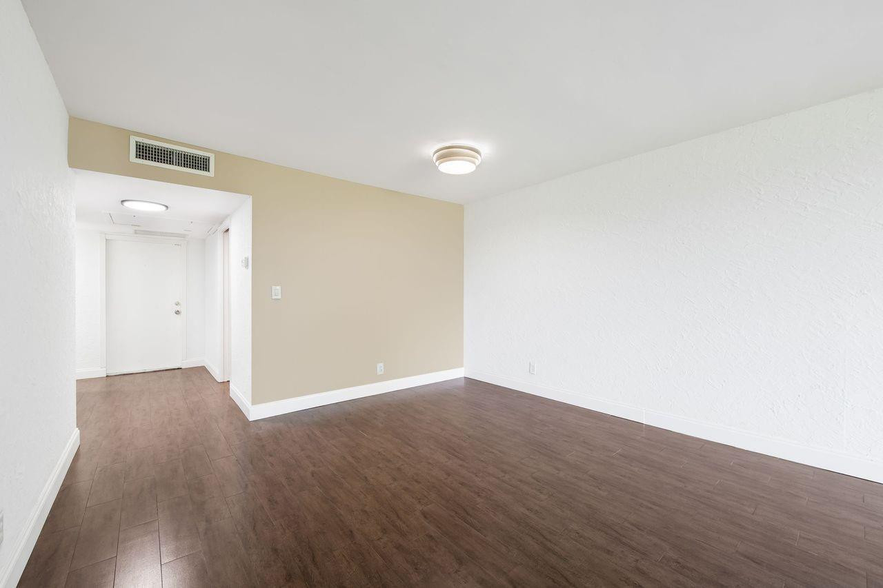 No 30 Palm-Aire Country C - Residential Lease