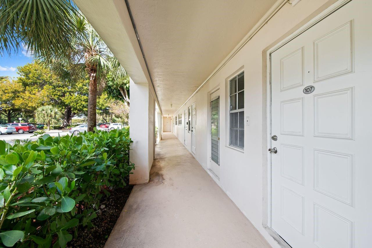 No 30 Palm-Aire Country C - Residential Lease