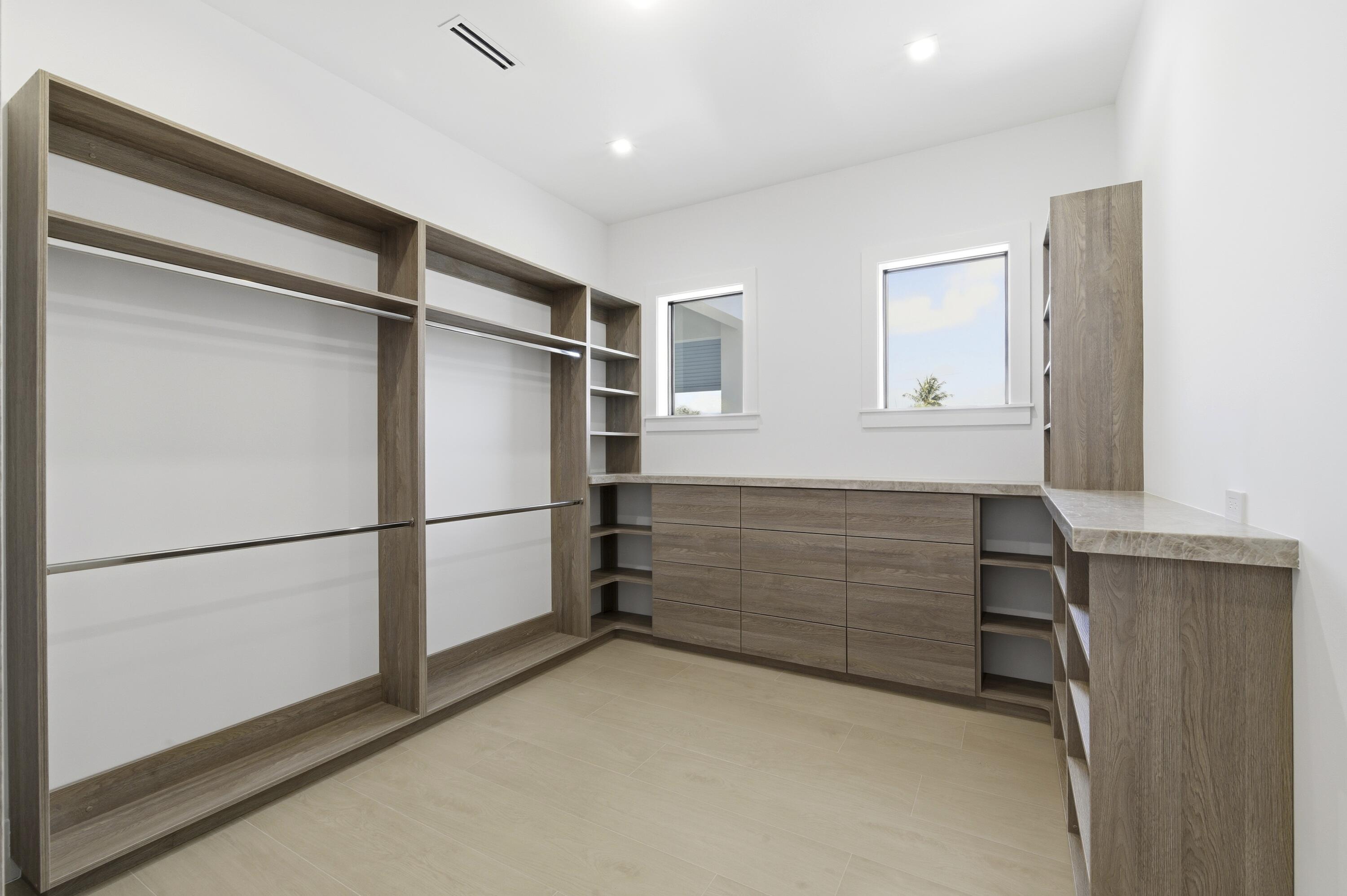 NORTH PALM BEACH VILLAGE OF 6 - Residential