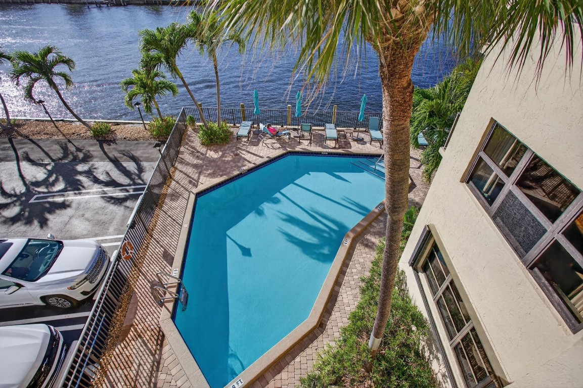 501 N Riverside Drive 301