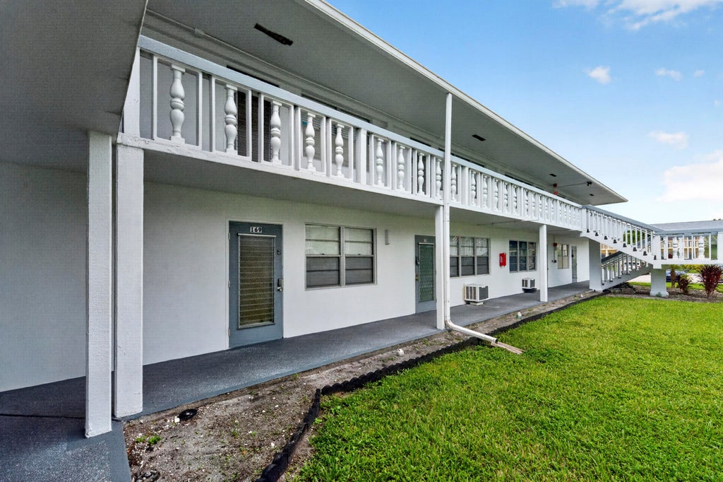 Photo of 169 Westbury J #169, Deerfield Beach, FL 33442 (MLS # B26070112)