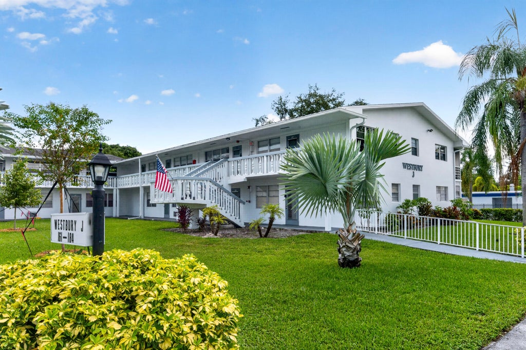 Photo of 169 Westbury J #169, Deerfield Beach, FL 33442 (MLS # B26070112)
