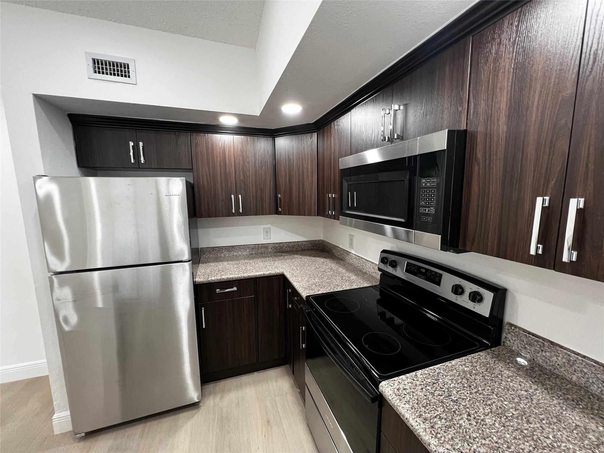 ISLES AT LAGO MAR - Residential