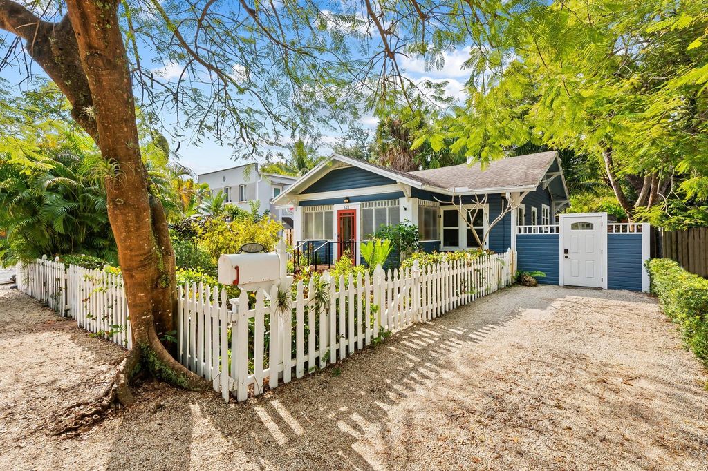 Photo of 621 SW 14th Ter, Fort Lauderdale, FL 33312 (MLS # F10533562)