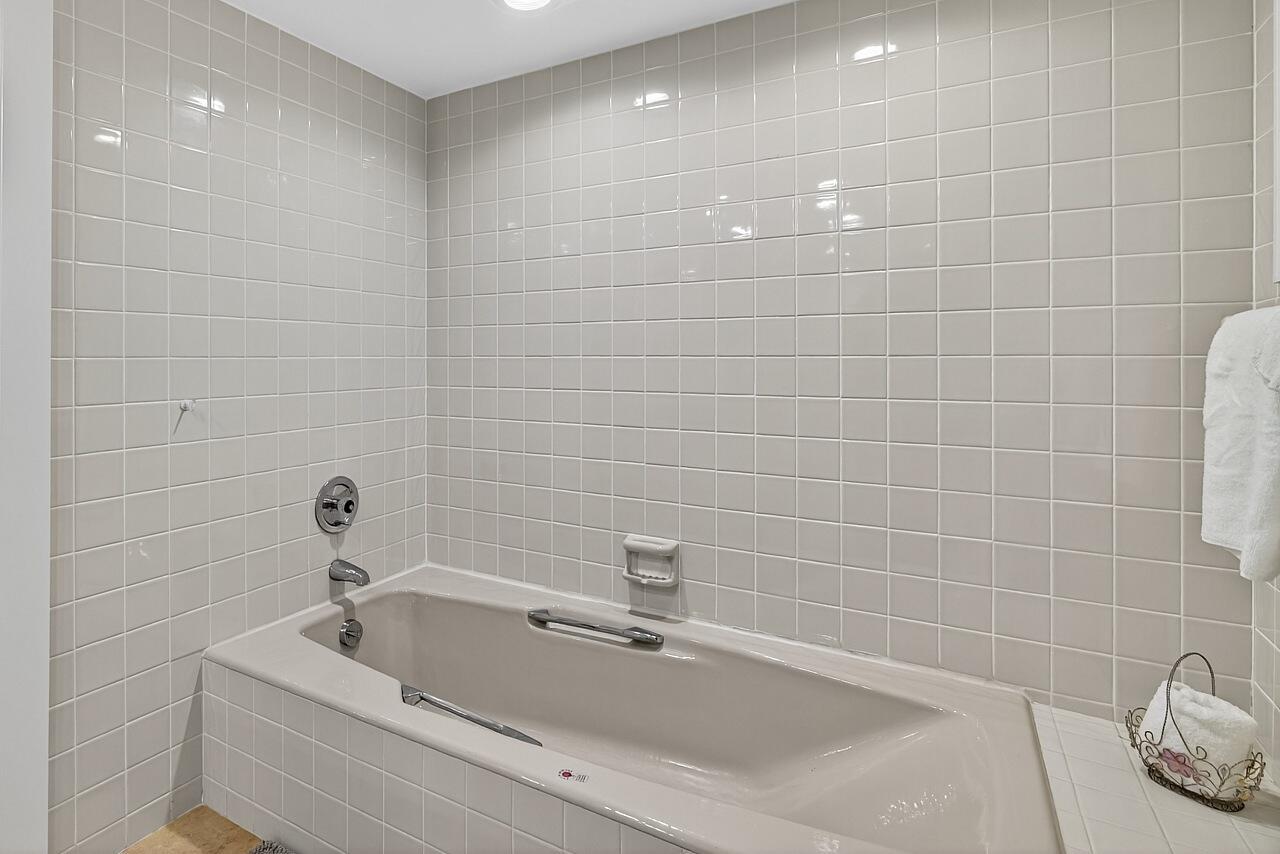 ''''''FOUNTAINS CONDO, TH - Residential