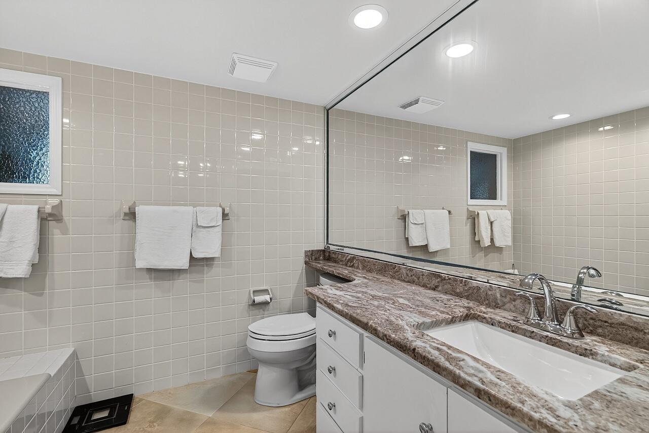 ''''''FOUNTAINS CONDO, THE'''''' - Residential